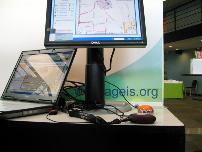 Collier de localisation GPS et GSM {JPEG}